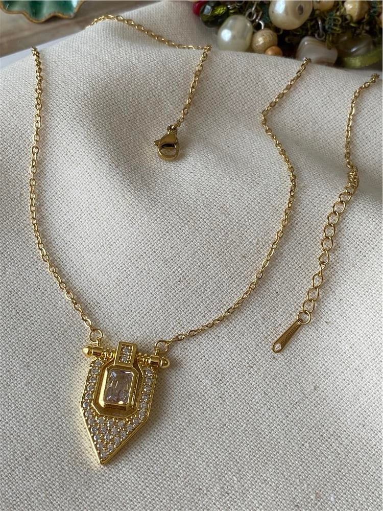 Çelik Taşlı Shield Kolye