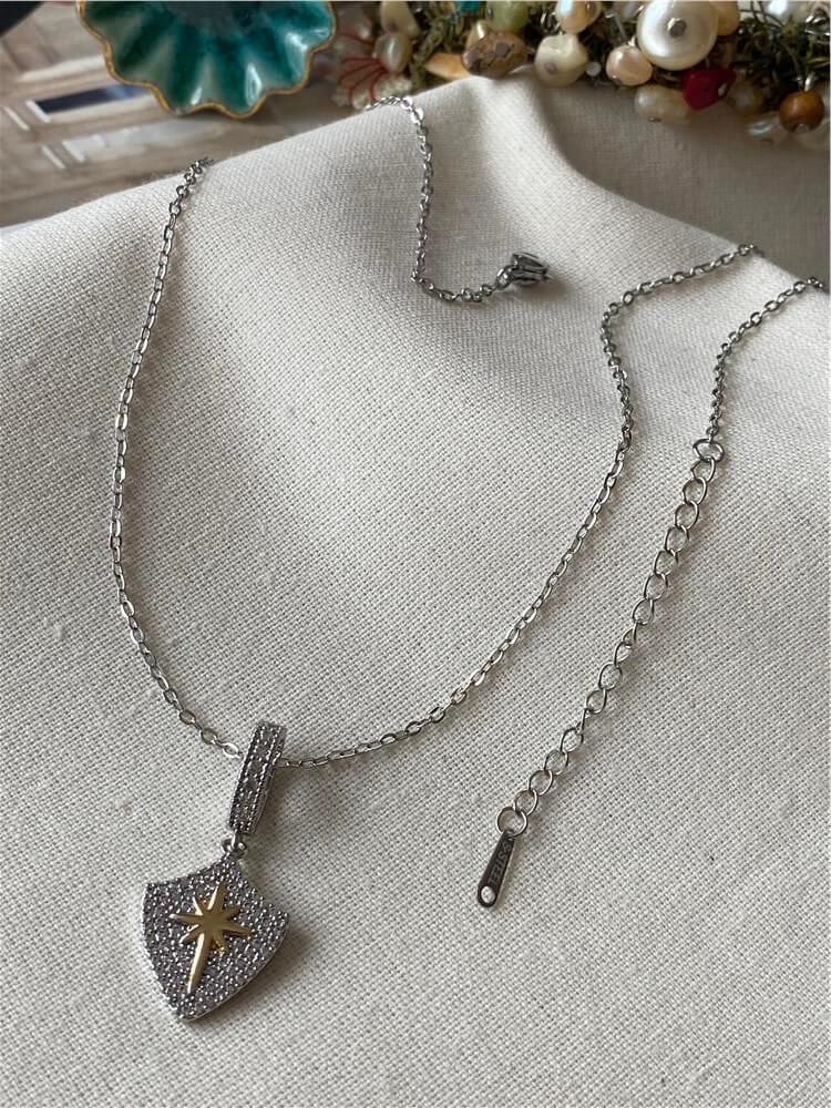 Çelik Taşlı Silver Shield Kolye