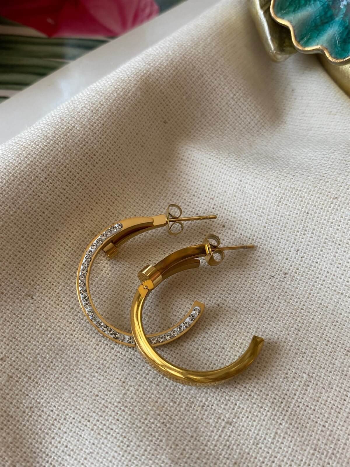 Çelik Taşlı Yarım Ay Küpe