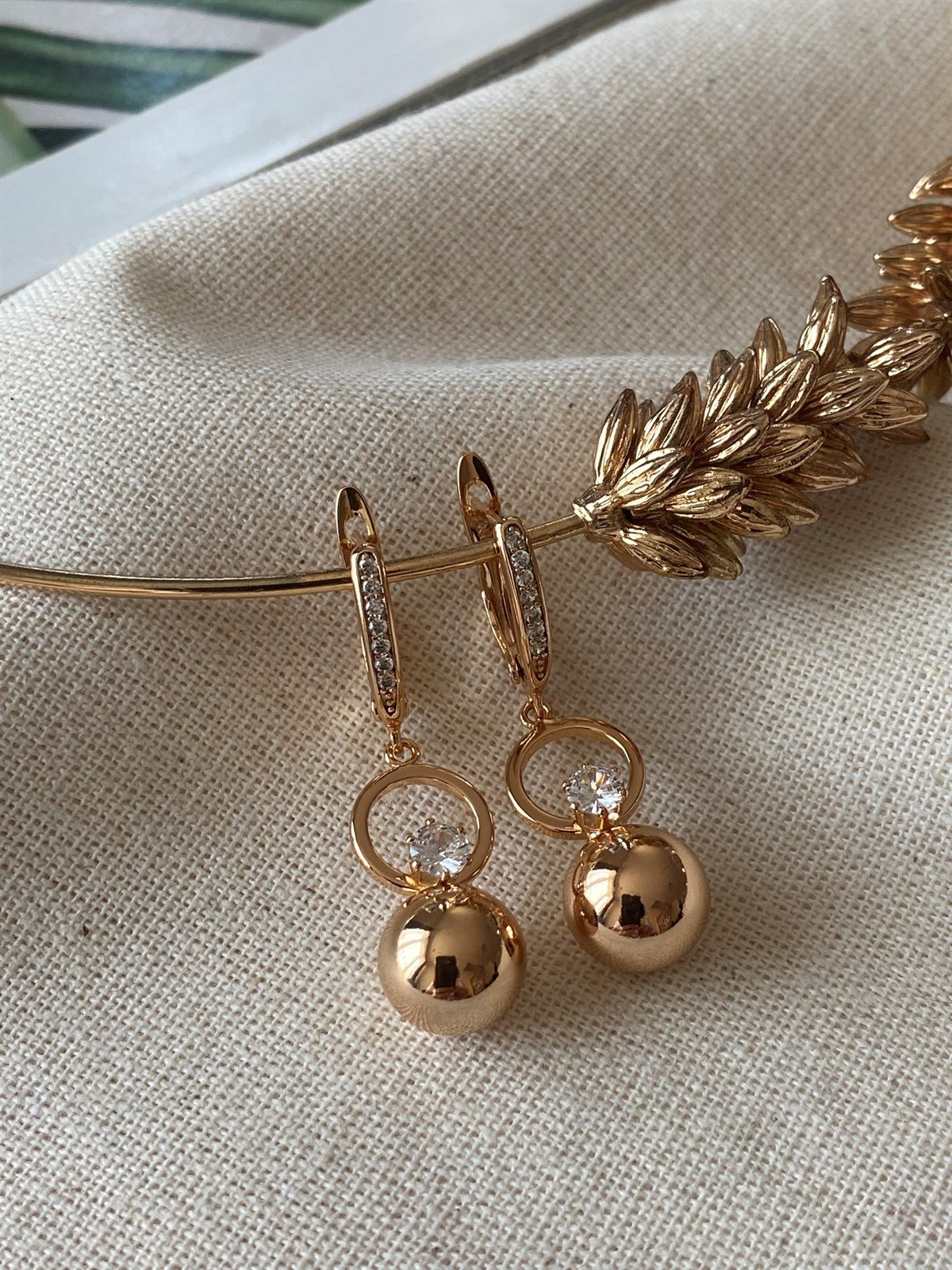 Çelik Top Taşlı Küpe