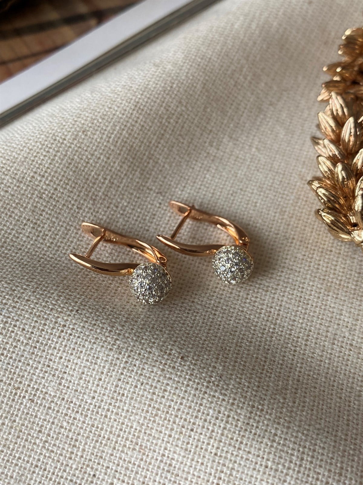 Çelik Top Taşlı Küpe