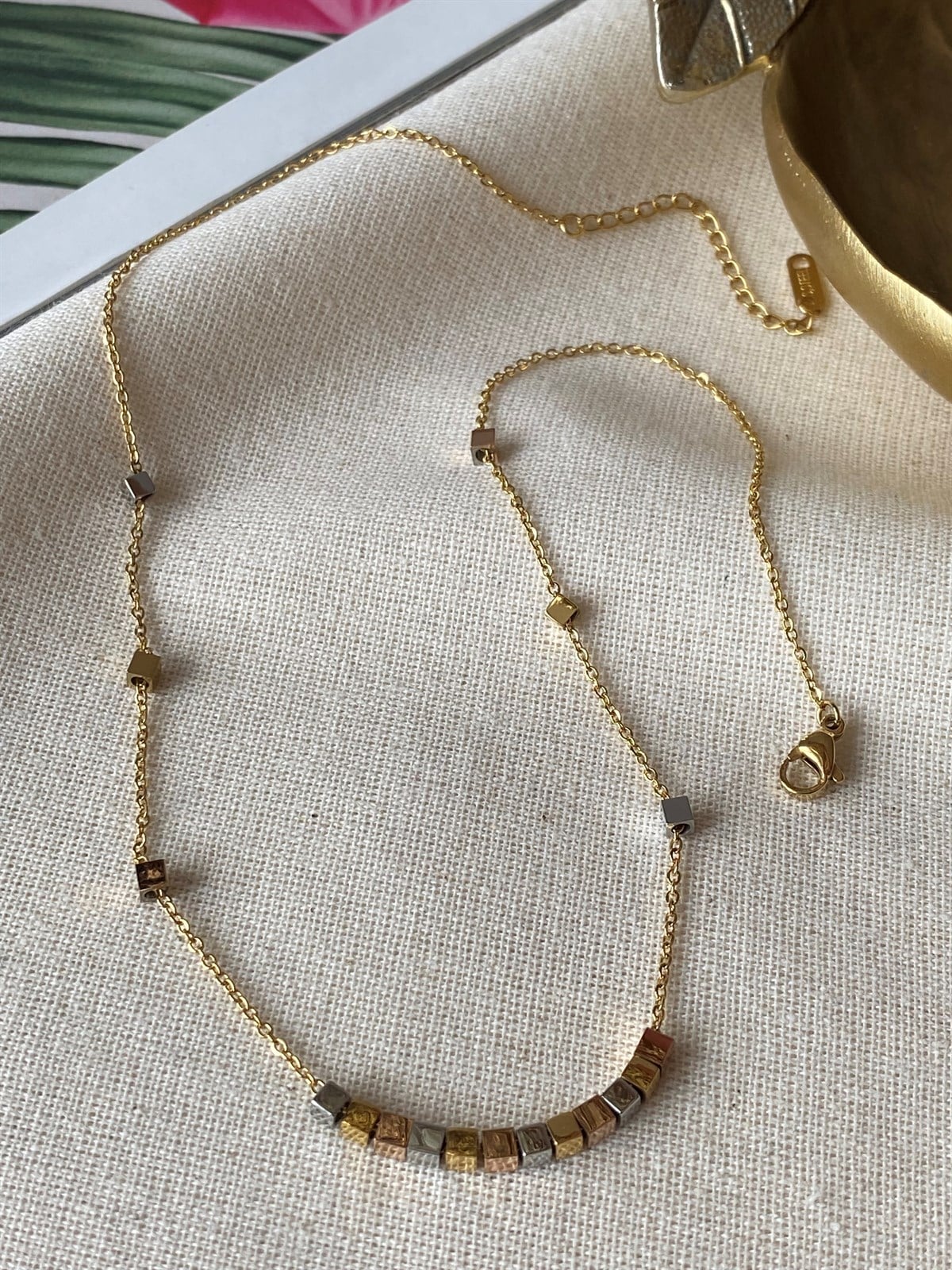 Çelik Tricolor Küp Kolye