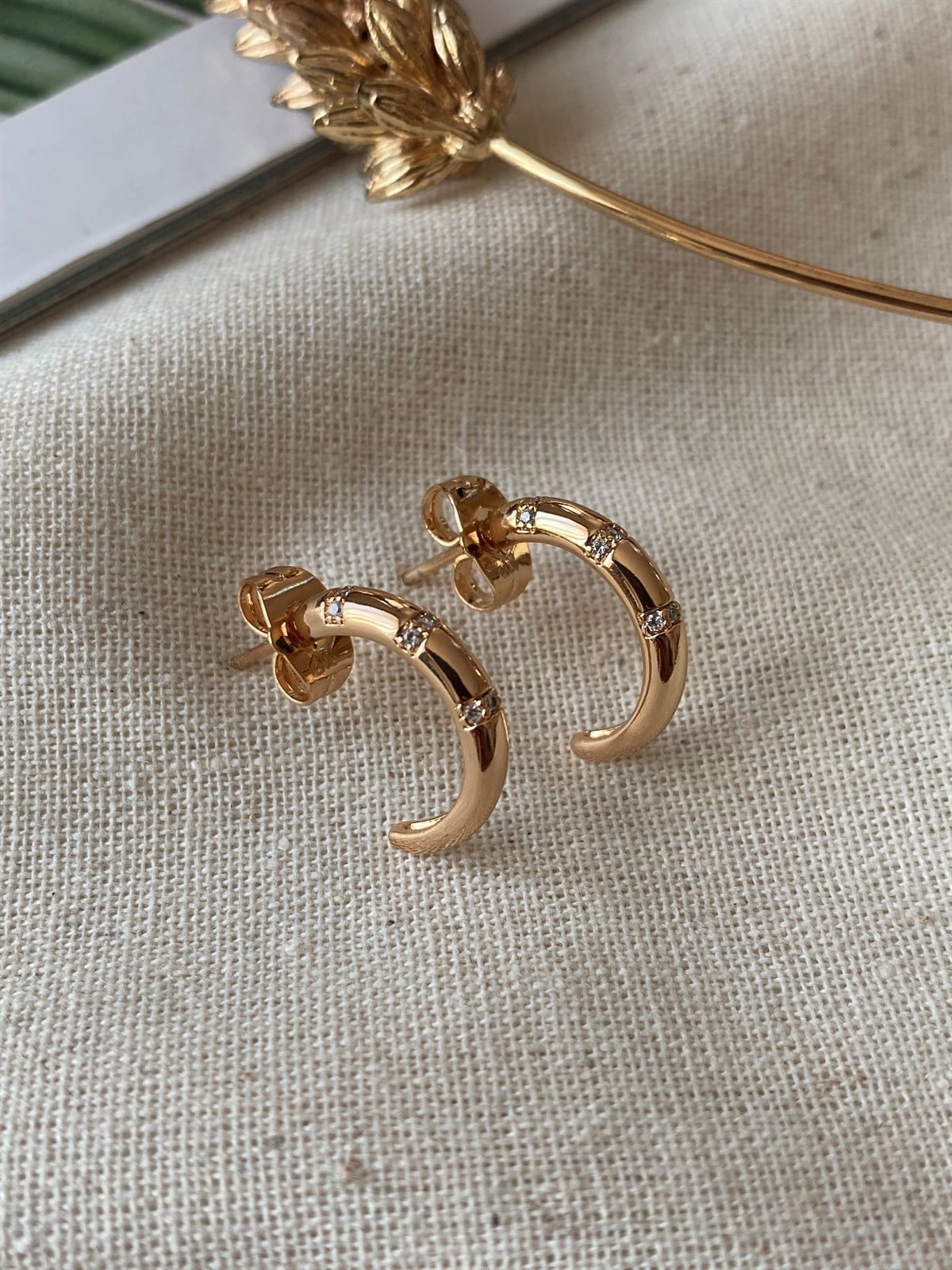 Çelik Yarım Halka Küpe