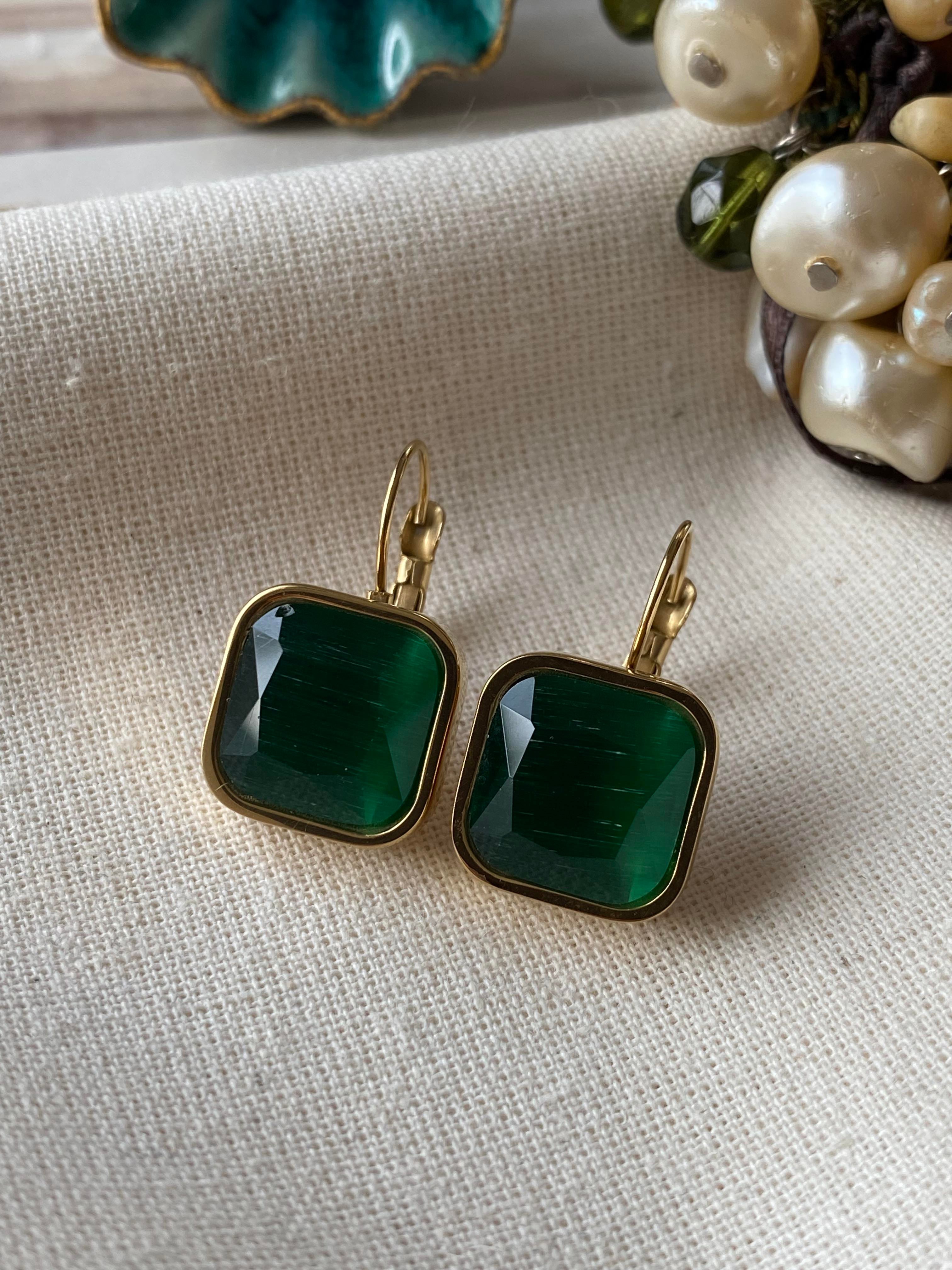 Çelik Yeşil Kare Küpe