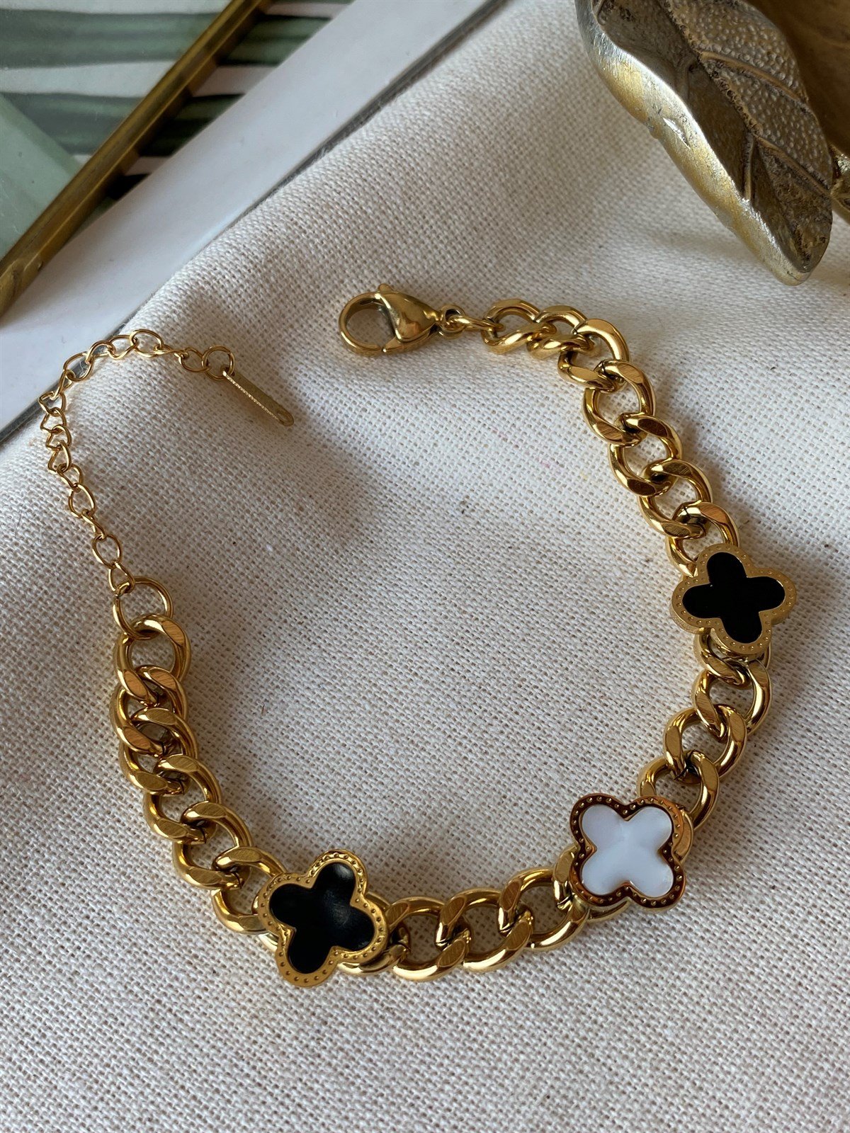 Çelik Yonca Motif Bileklik