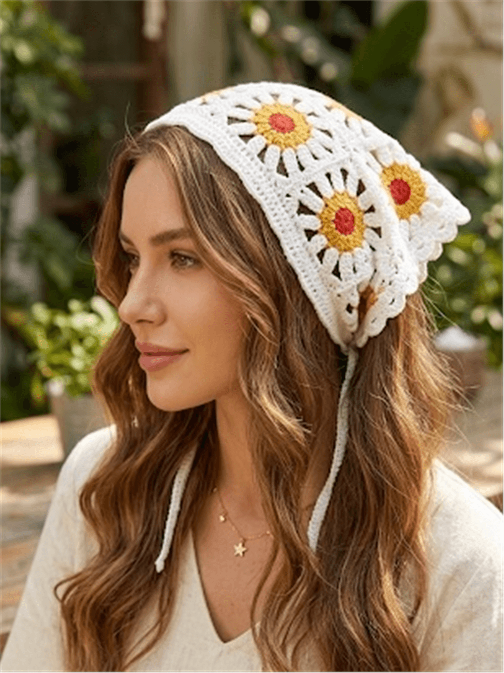 Çiçek Figürlü Üçgen Bandana