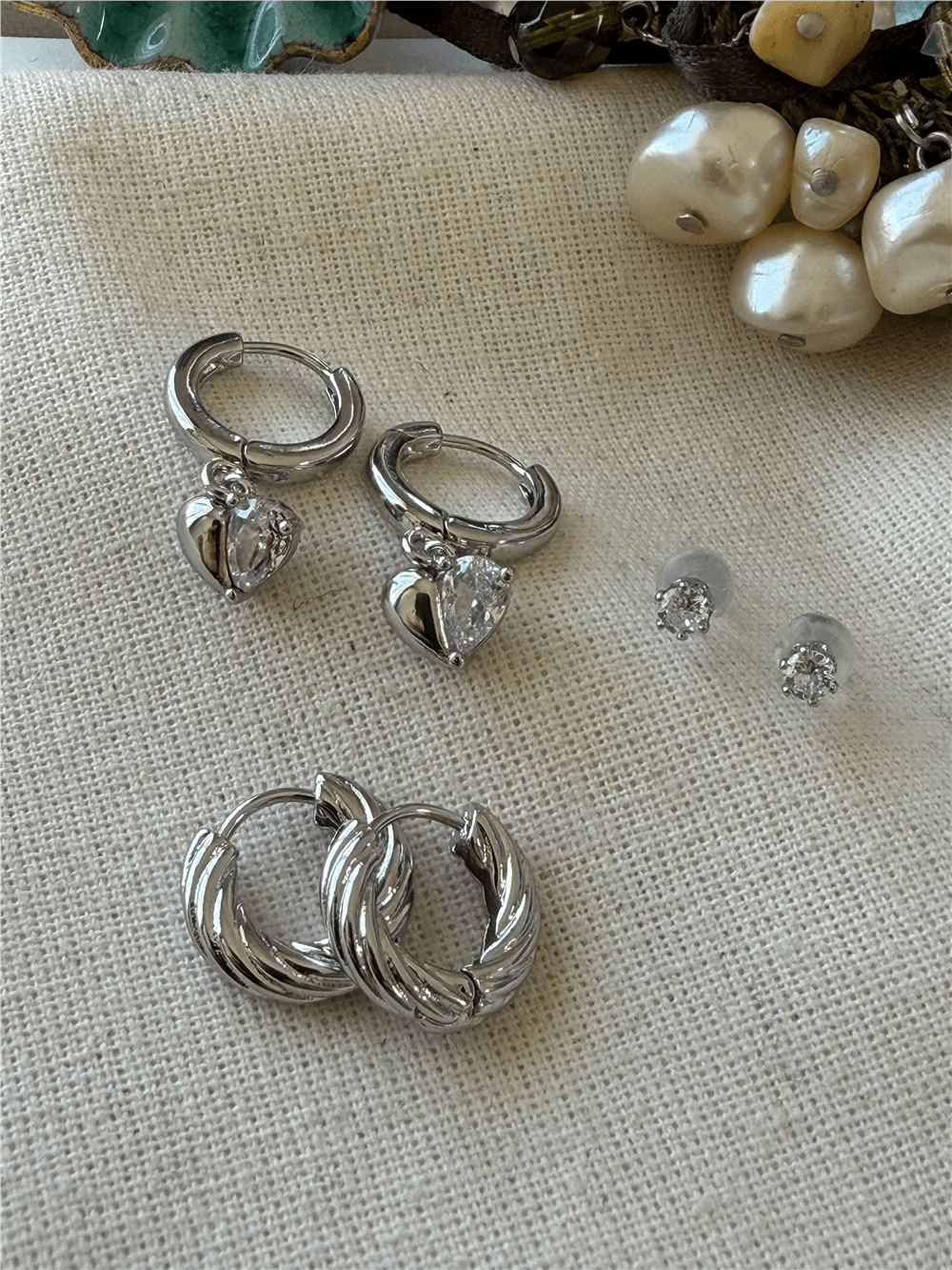 Çoklu Silver Taşlı Kalp Detaylı Küpe Seti