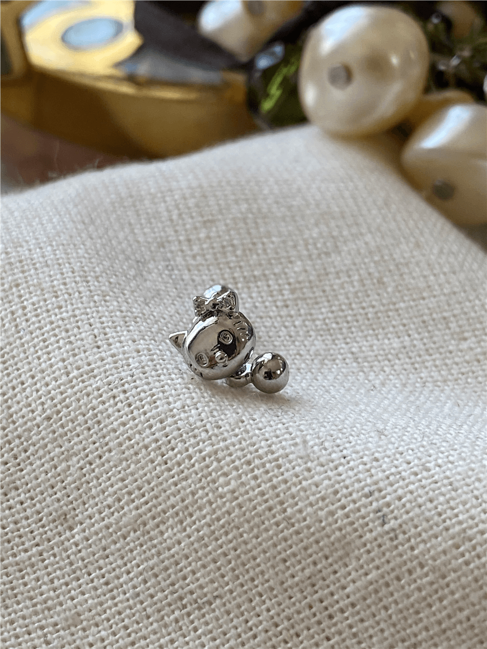 Dorika Sallantılı Kitty Piercing