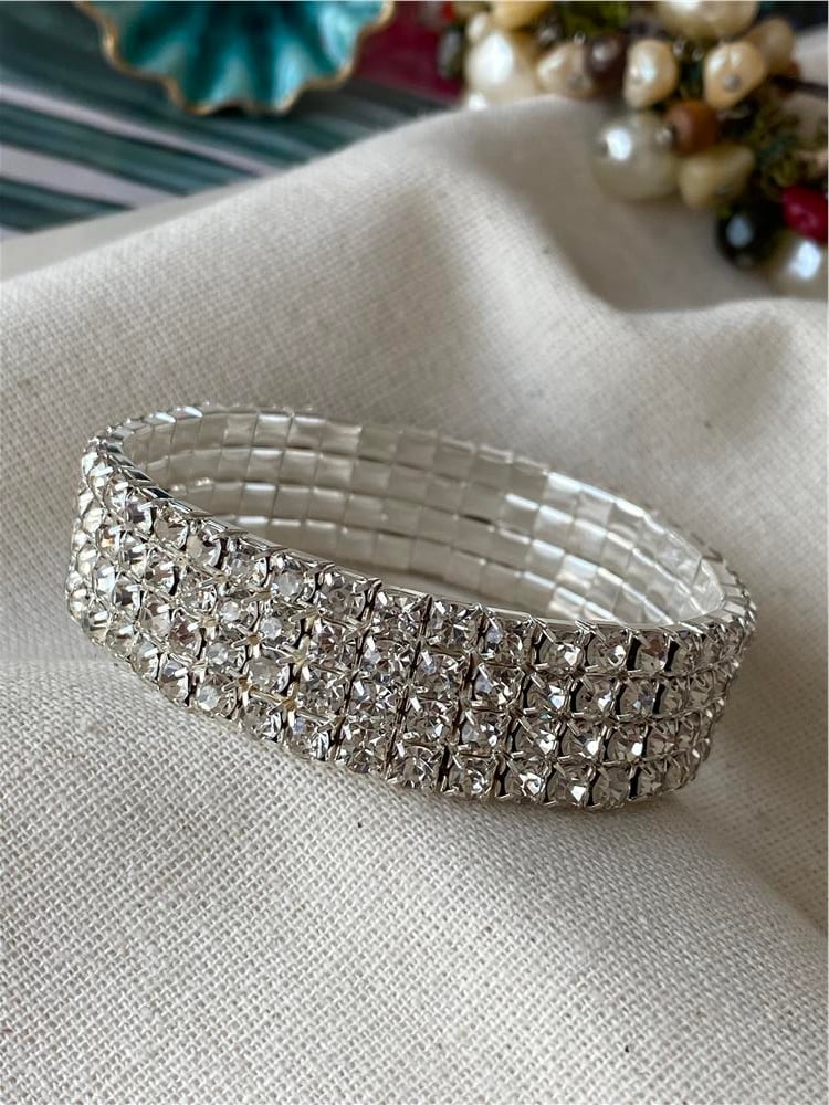 Dört Sıra Silver Suyolu Esnek Bileklik