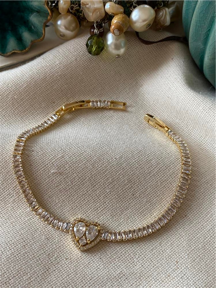 Gold Baget Taşlı Amor Bileklik