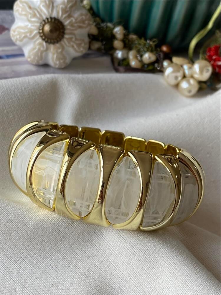 Gold Detaylı Beyaz Geniş Esnek Bileklik