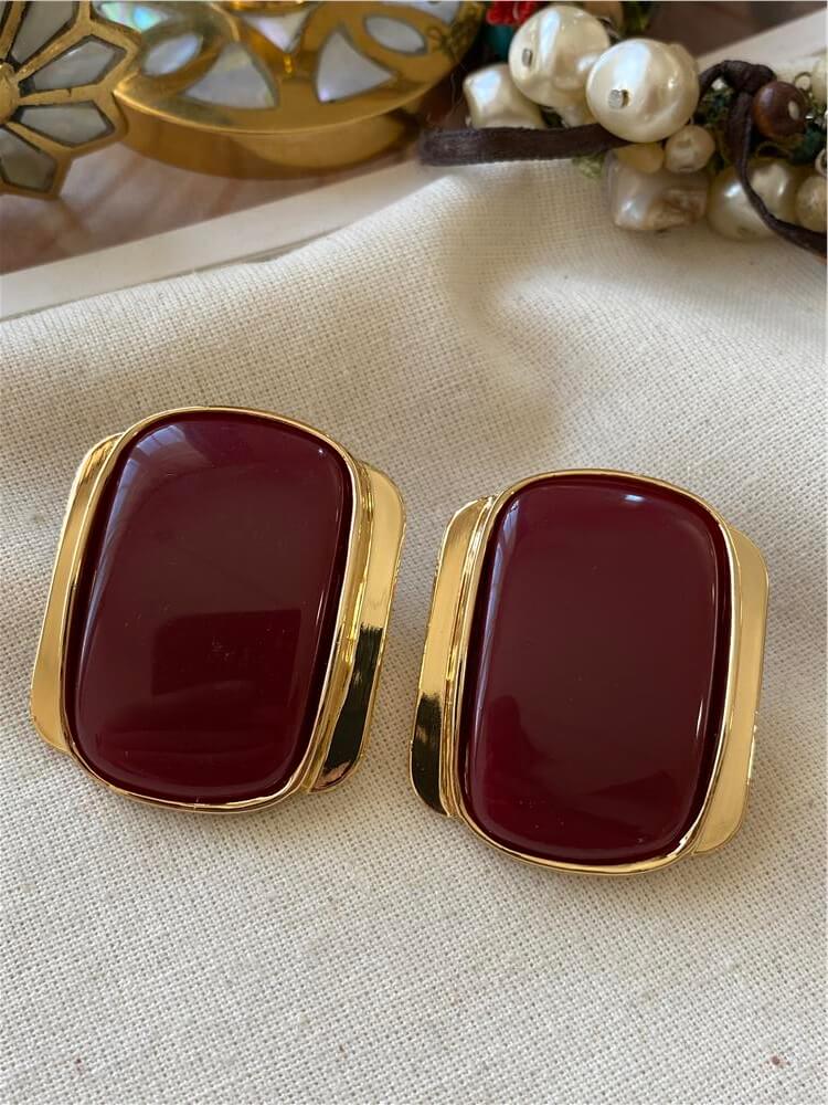 Gold Detaylı Büyük Bordo Taşlı Küpe