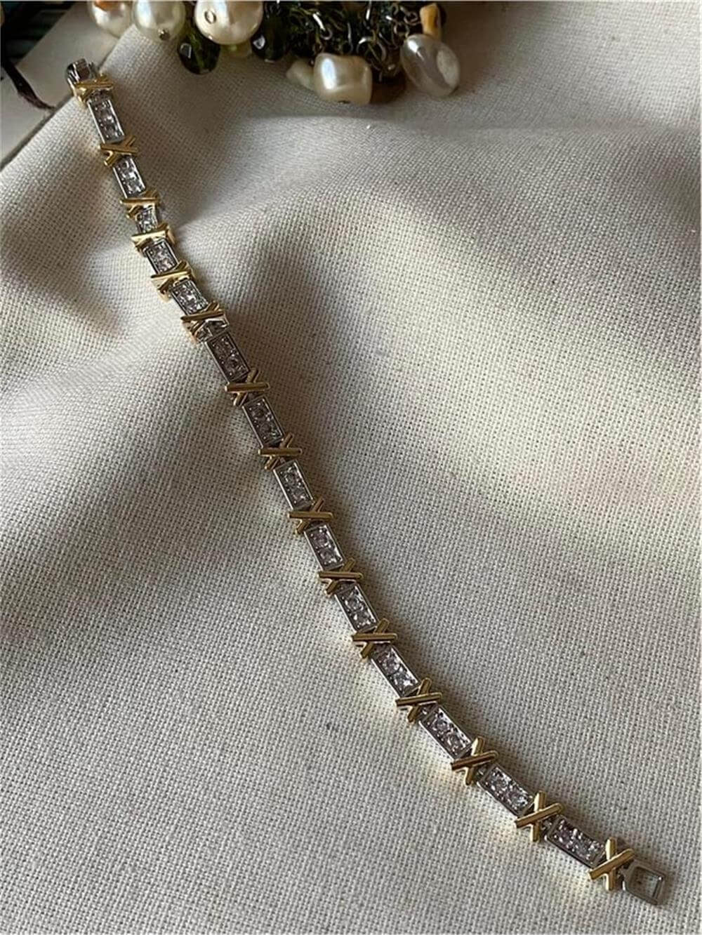 Gold Detaylı Xoxo Bileklik