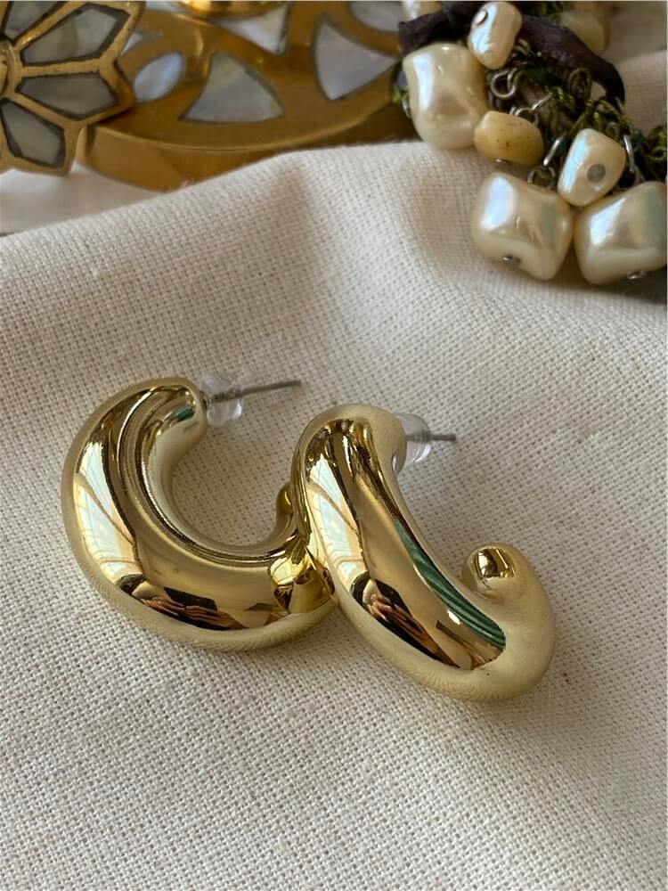 Gold Kıvrımlı C Küpe