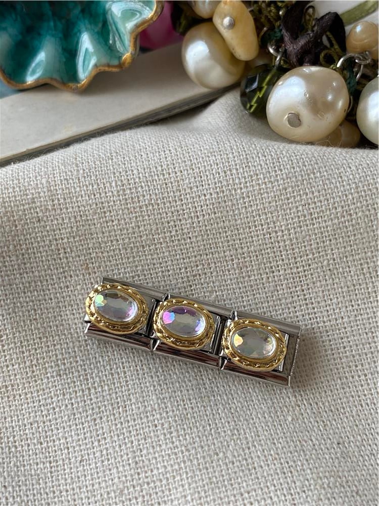 Gold Oval Taş Nomi Charm