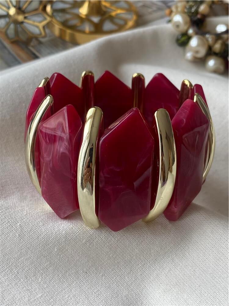 Gold Plaka Detaylı Bordo Geniş Esnek Bileklik