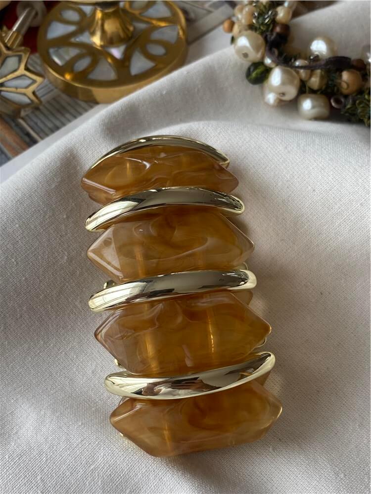 Gold Plaka Detaylı Kahverengi Geniş Esnek Bileklik