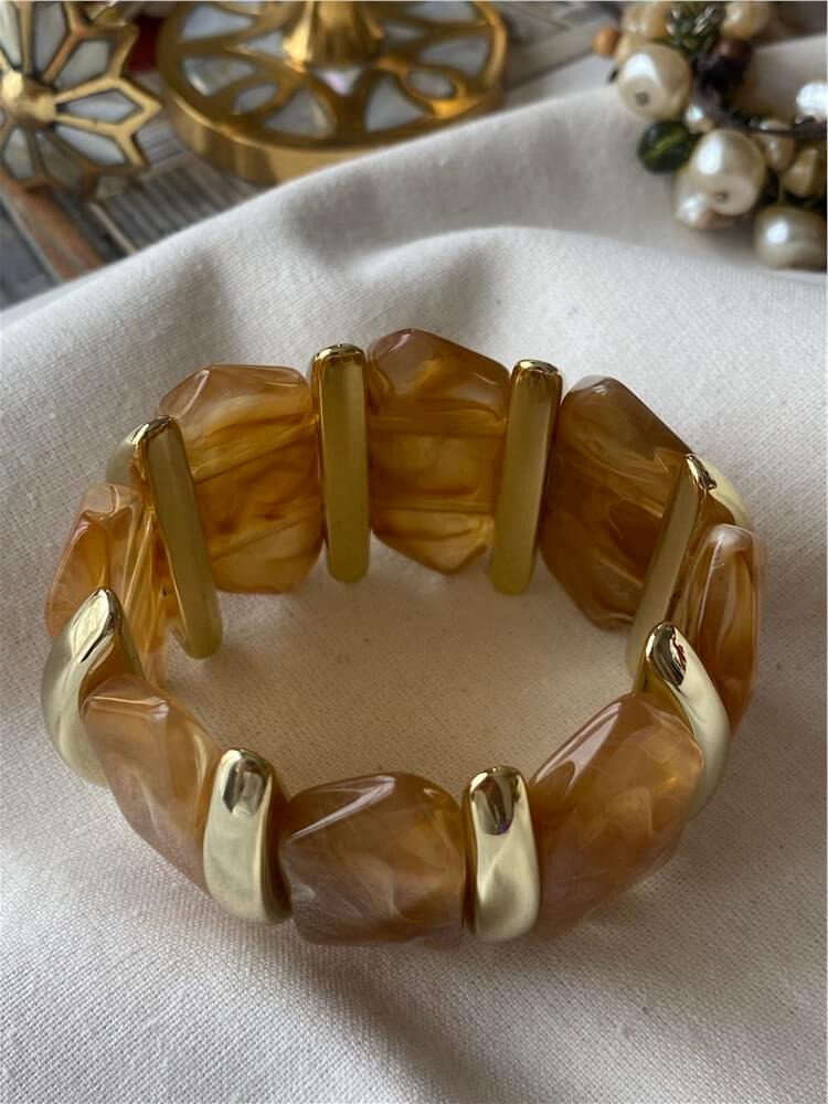 Gold Plaka Detaylı Kahverengi Geniş Esnek Bileklik