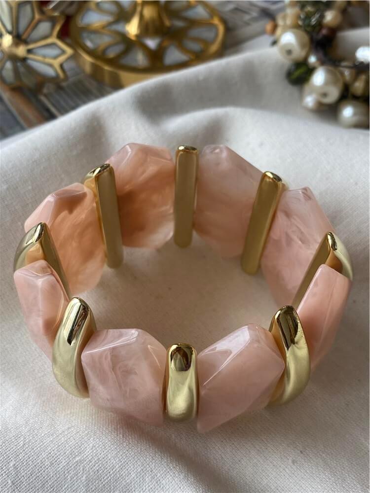 Gold Plaka Detaylı Pembe Geniş Esnek Bileklik