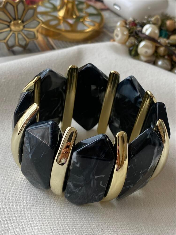 Gold Plaka Detaylı Siyah Geniş Esnek Bileklik