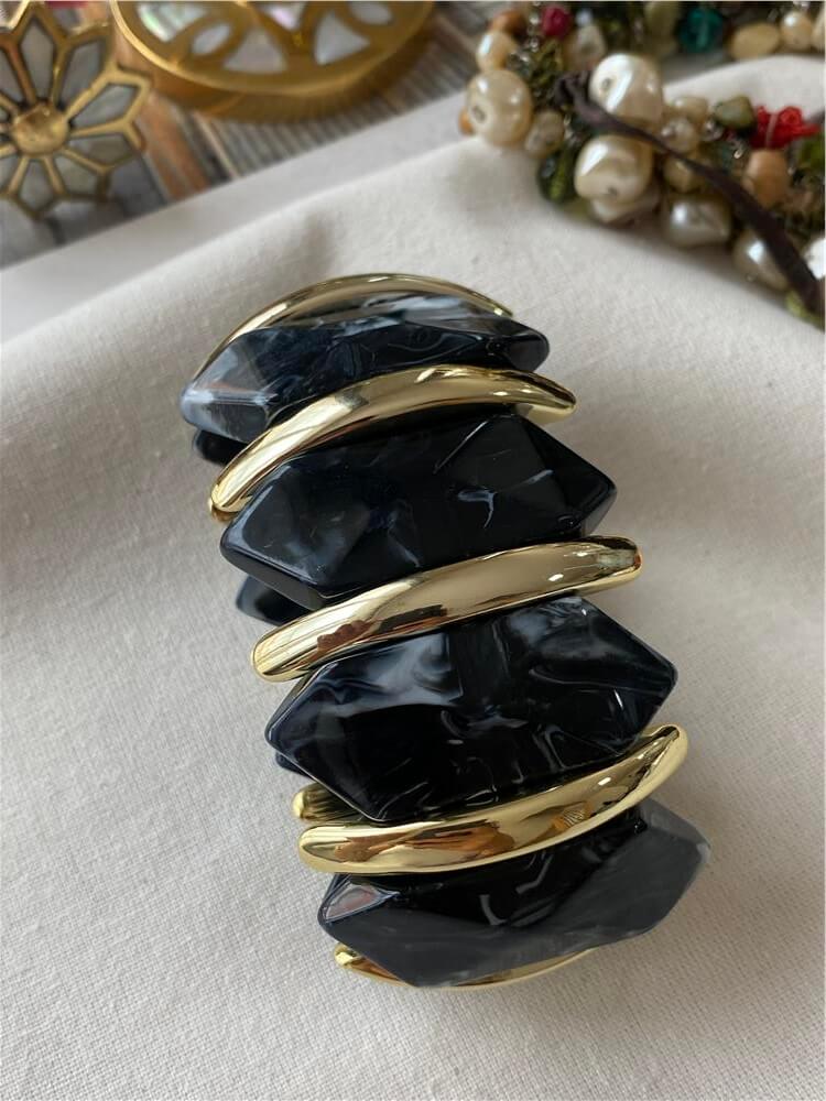 Gold Plaka Detaylı Siyah Geniş Esnek Bileklik