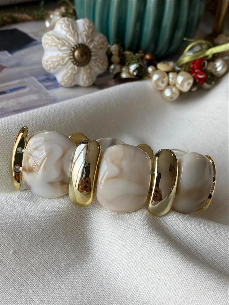 Gold Plakalı Krem Esnek Bileklik