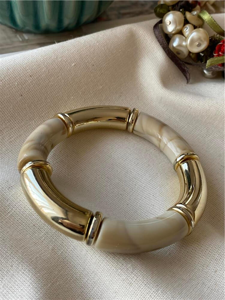 Gold Plakalı Krem Esnek Bileklik