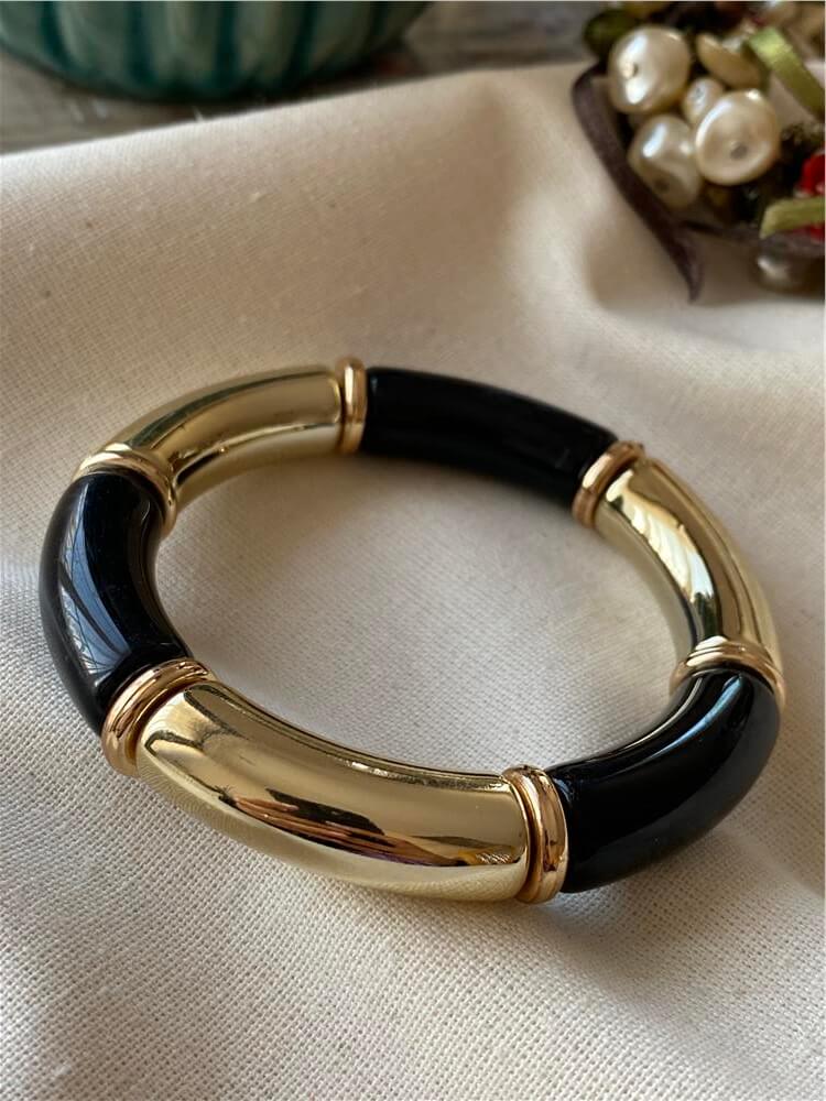 Gold Plakalı Siyah Esnek Bileklik