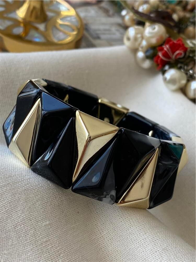 Gold Üçgen Plaka Detaylı Siyah Geniş Esnek Bileklik