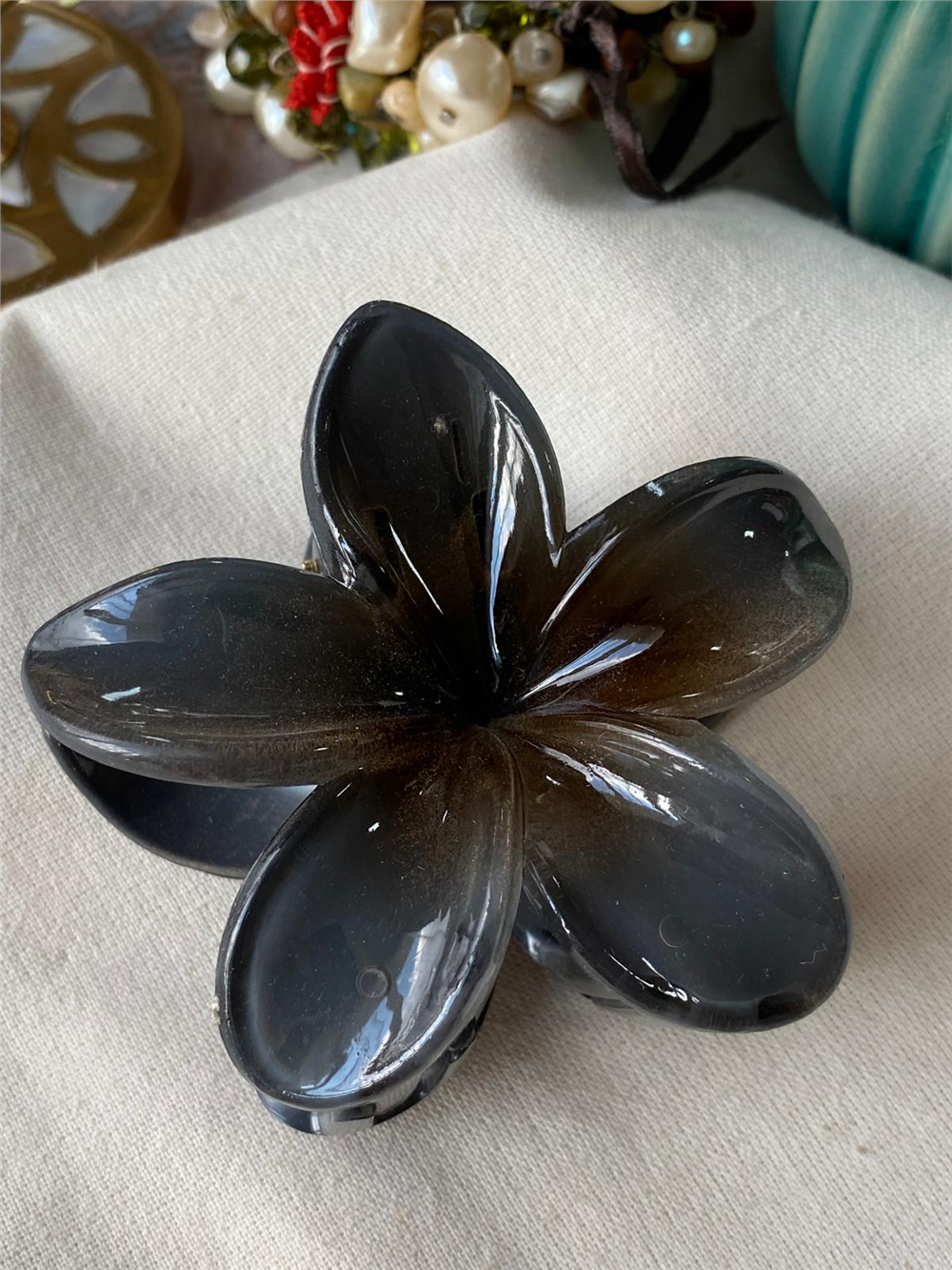 Gri Lotus Toka