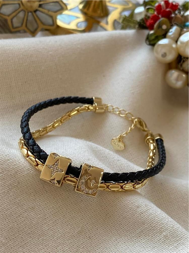 İkili Ay ve Yıldız Desenli Plaka Detaylı Siyah Deri Bileklik