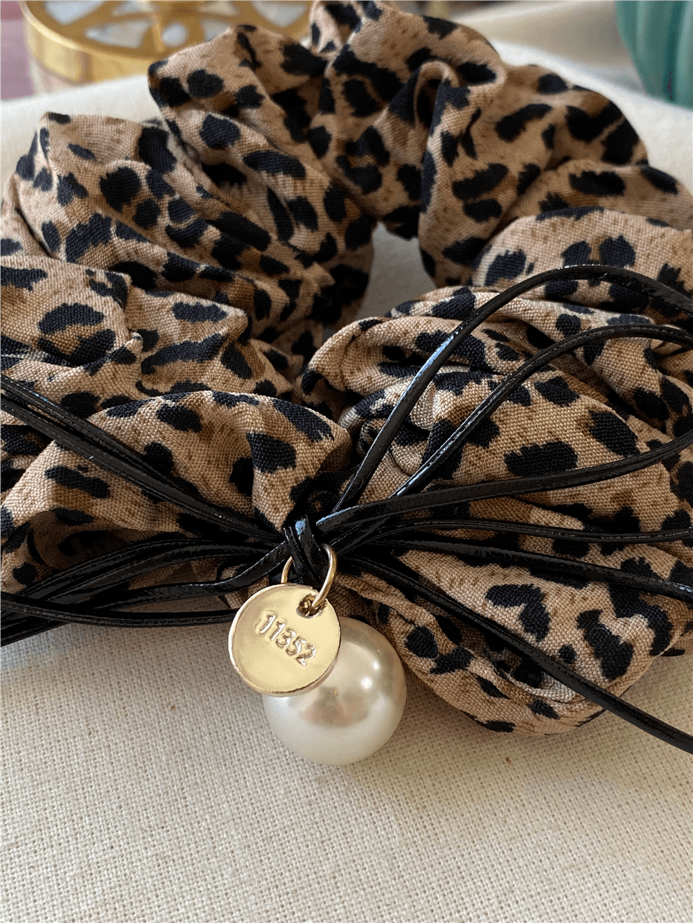İnci Detaylı Mini Leopar Desenli Kumaş Lastik Toka