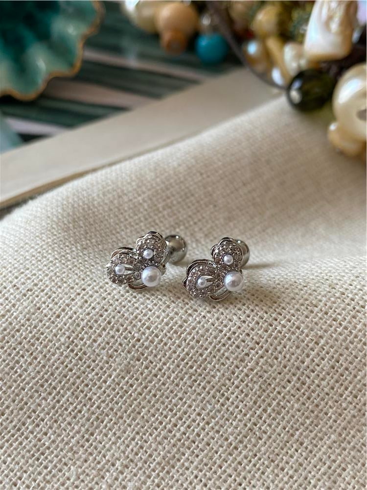 İncili Flying Butterfly Piercing