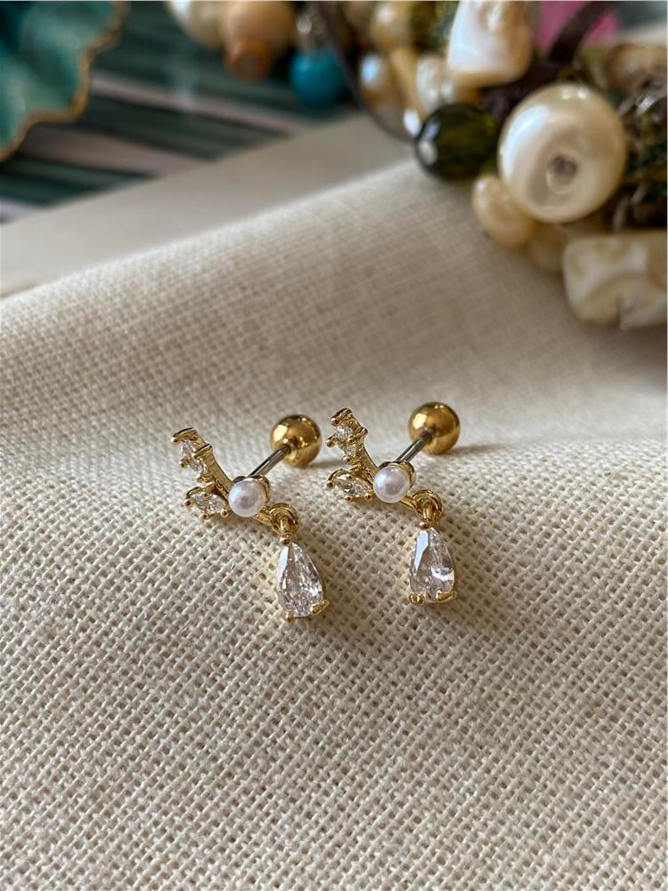 İncili Sallanan Taş Piercing
