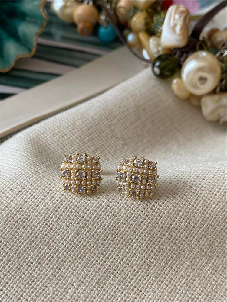 İncili Taşlı Kare Piercing