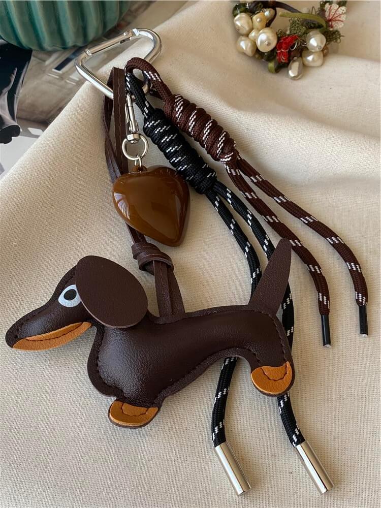 Kalp Detaylı Koyu Kahverengi Köpek Çanta Charmı