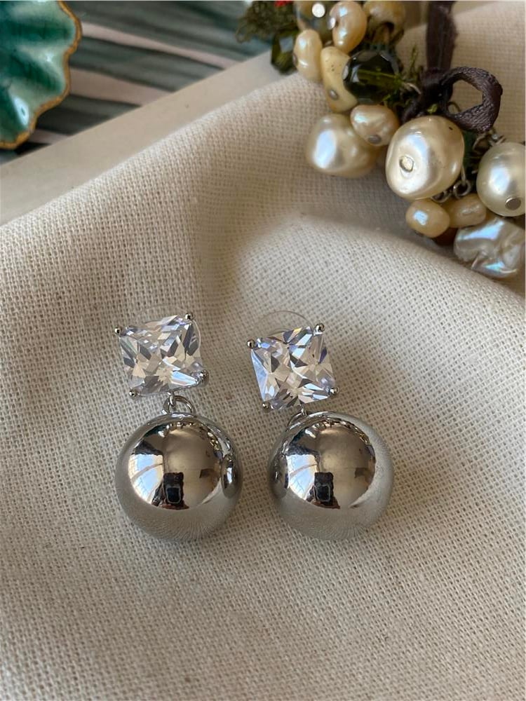 Kare Taş Silver Ball Küpe