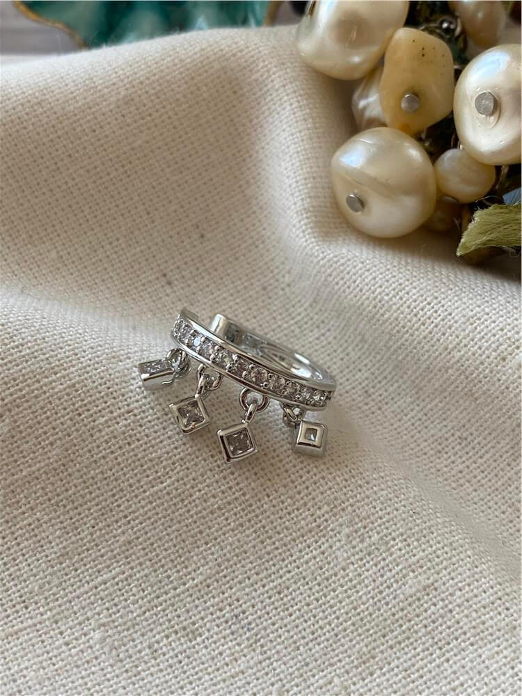 Karo Taş Sallantılı Kıkırdak Küpe