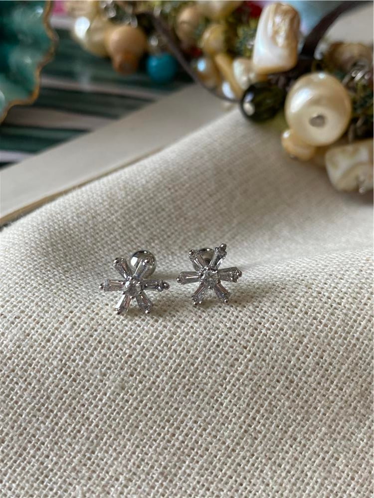 Kesme Taş Çiçek Piercing