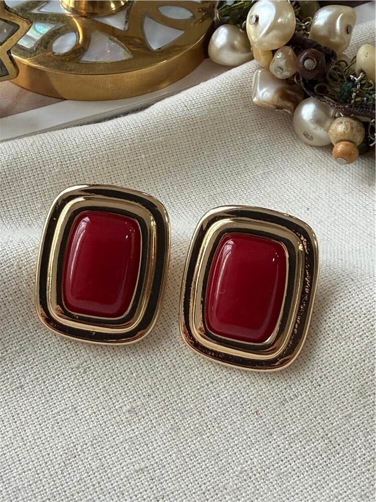 Kırmızı Taşlı Mini Kare Küpe
