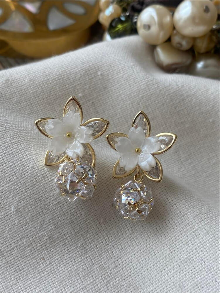 Kristal Top Sallantılı Çiçek Küpe