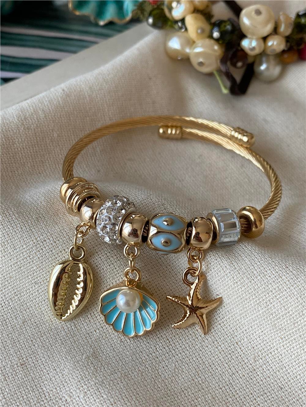 Mavi Kabukta İnci Charmlı Bileklik