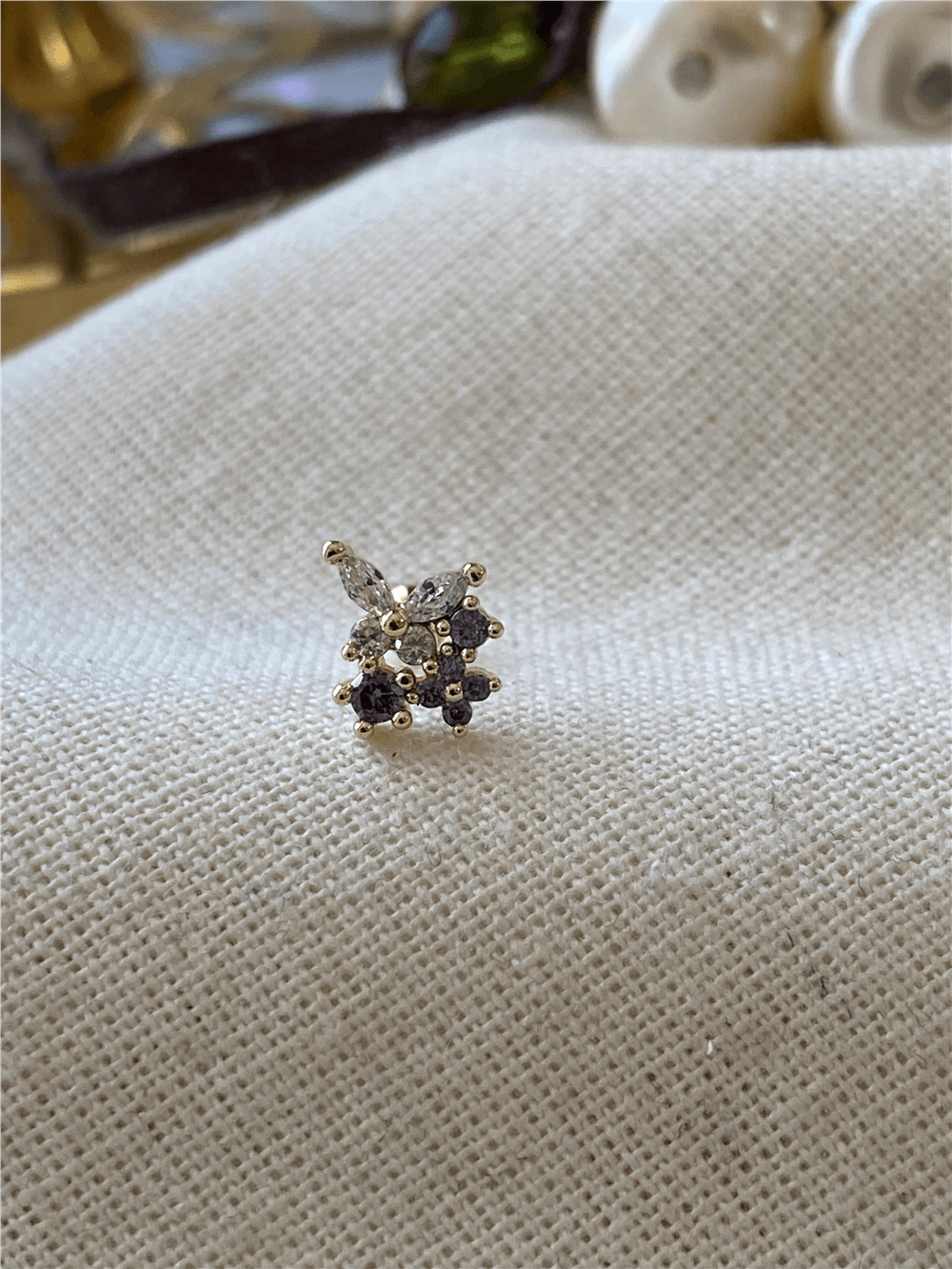 Mor Çiçekli Kelebek Piercing