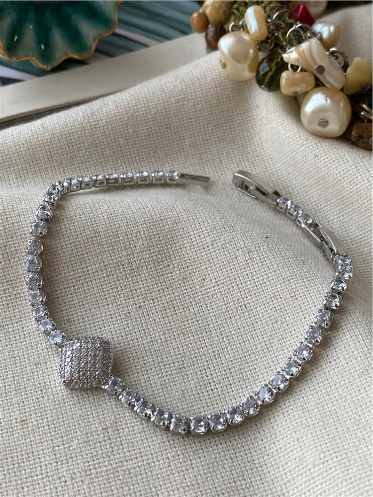 Oval Taş Detaylı Suyolu Bileklik