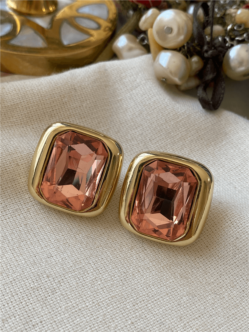 Pembe Kristal Taşlı Kare Plaka Küpe