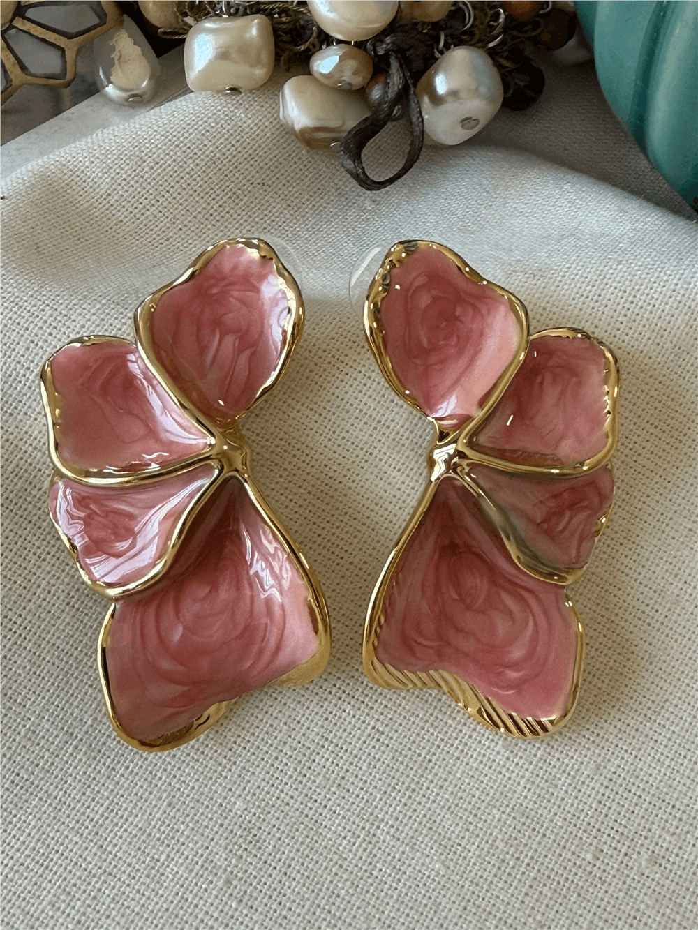 Pembe Mineli Yarım Yaprak Küpe