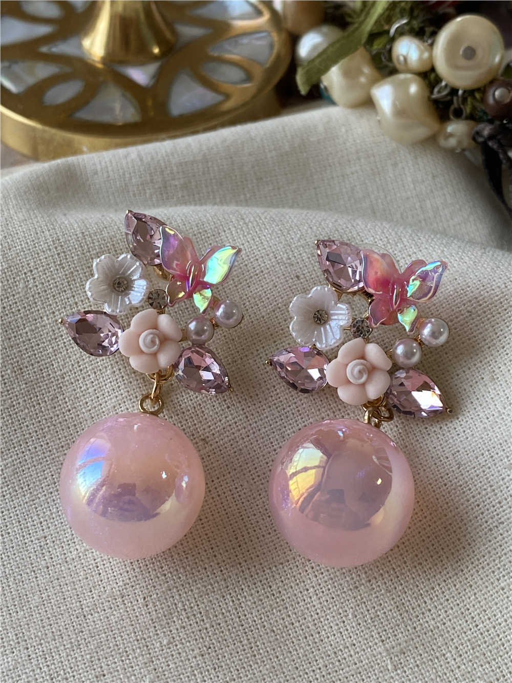 Pembe Topçuk Sallantılı Buket Küpe