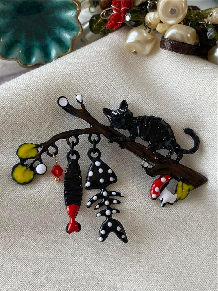 Sallanan Charmlı Daldaki Kara Kedi Broş