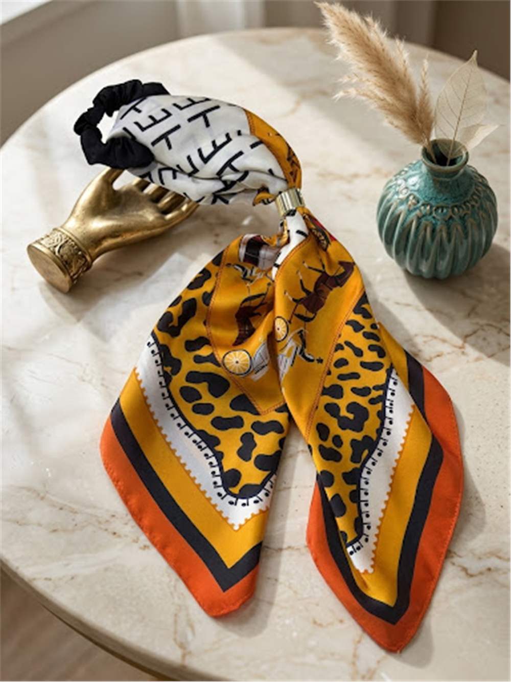 Sarı Leopar Desenli Fular Toka