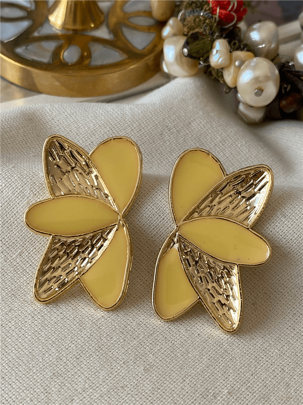 Sarı Mineli Büyük Gold Çiçek Küpe